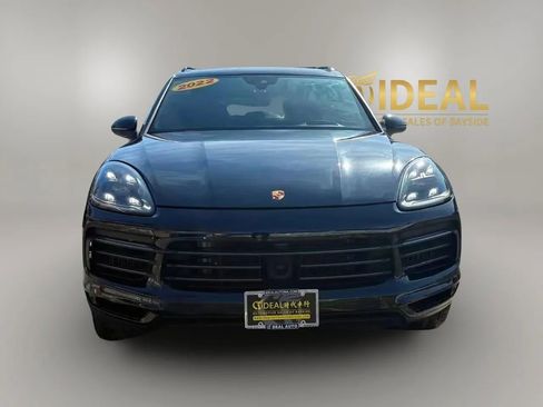 Used 2022 Porsche Cayenne Platinum Edition image 2