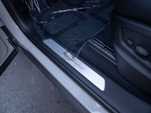 Certified 2025 Porsche Cayenne E-Hybrid Coupe AWD/4WD image 20