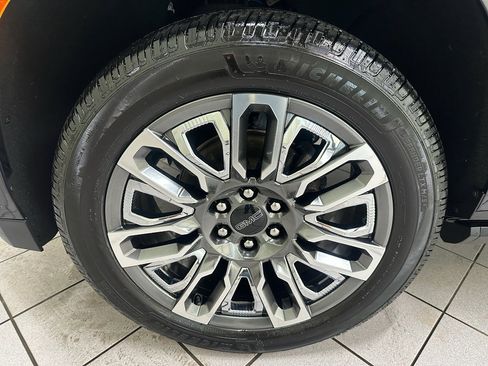 Certified 2023 GMC Yukon Denali Ultimate image 17