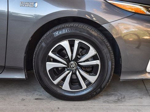 Used 2018 Toyota Prius Prime Premium image 10