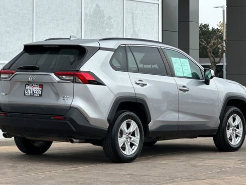 Used 2019 Toyota RAV4 XLE image 4