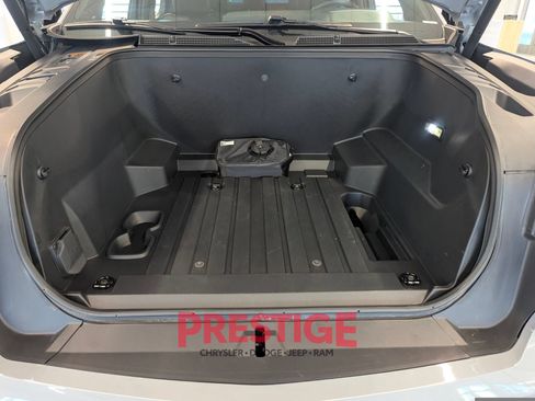 Used 2025 Chevrolet Silverado EV RST AWD/4WD image 5