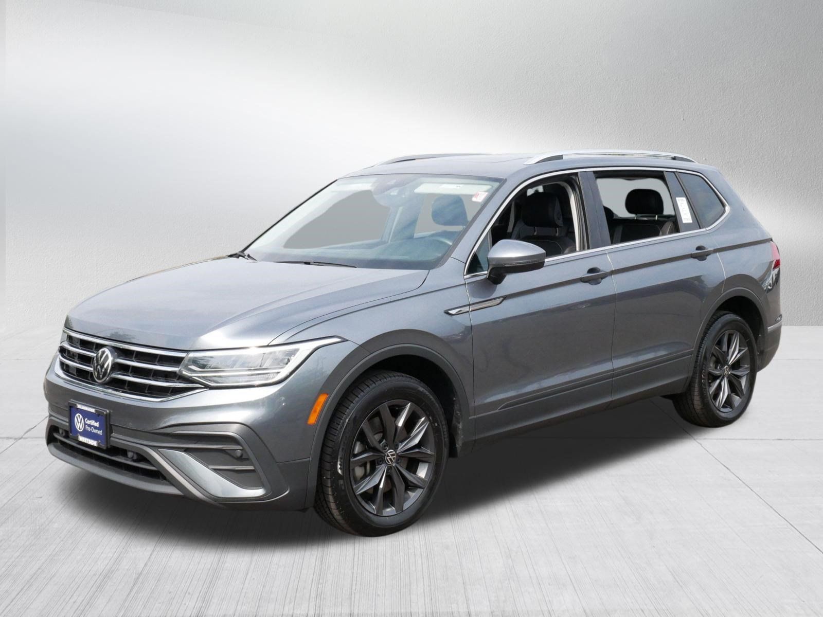 Certified 2023 Volkswagen Tiguan SE w/ Panoramic Sunroof Package AWD/4WD image 3