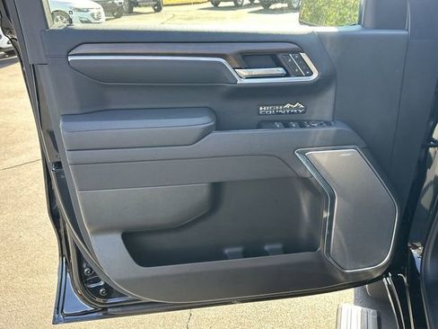 Certified 2025 Chevrolet Silverado 1500 High Country w/ Midnight Edition AWD/4WD image 23