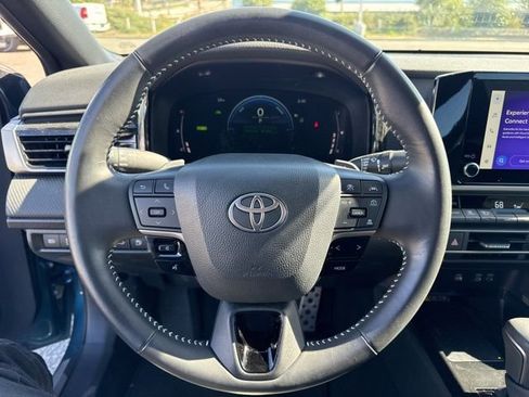 Used 2025 Toyota Camry SE w/ Convenience Package image 12