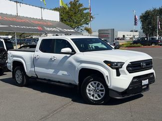 Used 2025 Toyota Tacoma SR5 AWD/4WD video 2