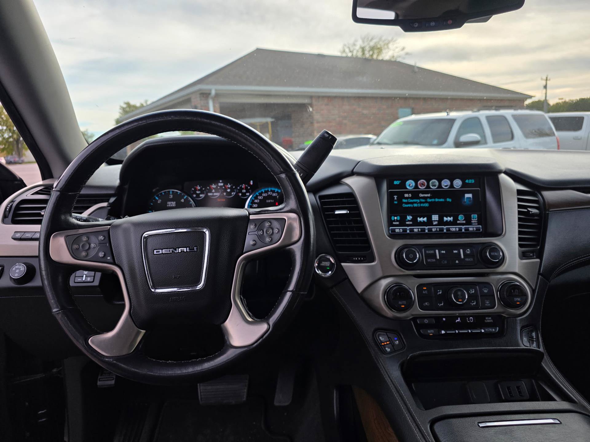 Used 2019 GMC Yukon Denali w/ Denali Ultimate Package AWD/4WD image 9
