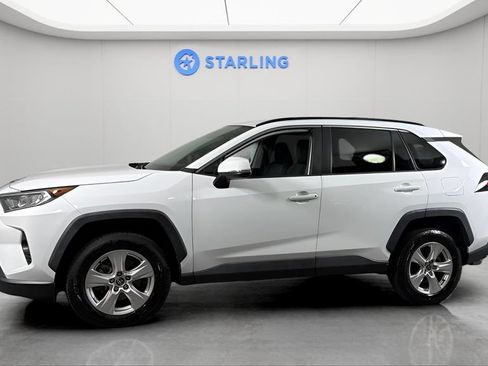 Used 2021 Toyota RAV4 XLE FWD image 3