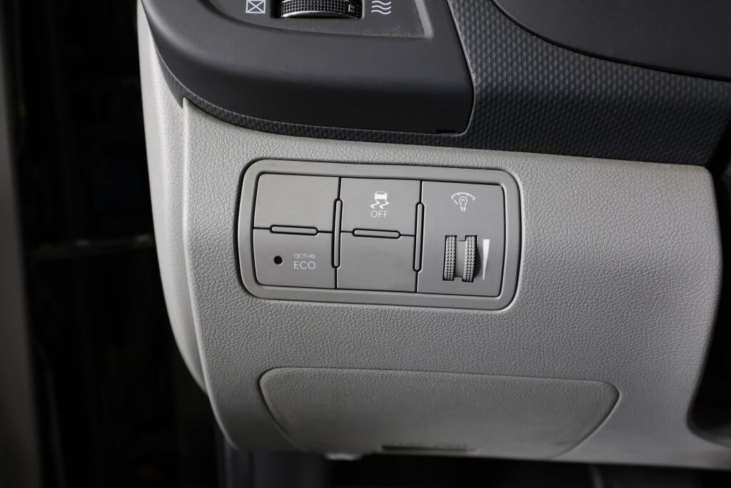 Used 2012 Hyundai Accent SE FWD image 31