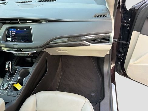 Used 2020 Cadillac XT4 Premium Luxury w/ Cold Weather Package FWD image 16
