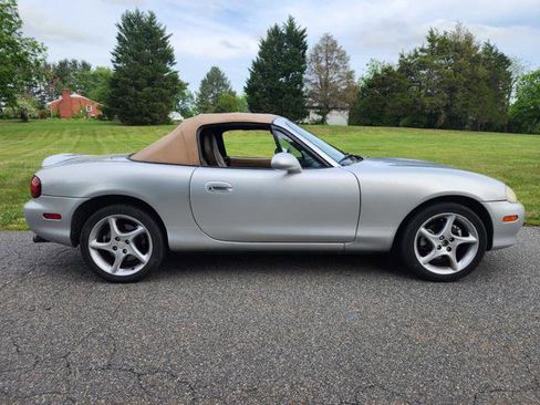 Used 2001 MAZDA MX-5 Miata RWD image 5