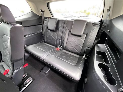 Used 2025 Volkswagen Atlas SE image 16