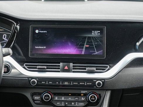 Certified 2022 Kia Niro EX Premium image 15