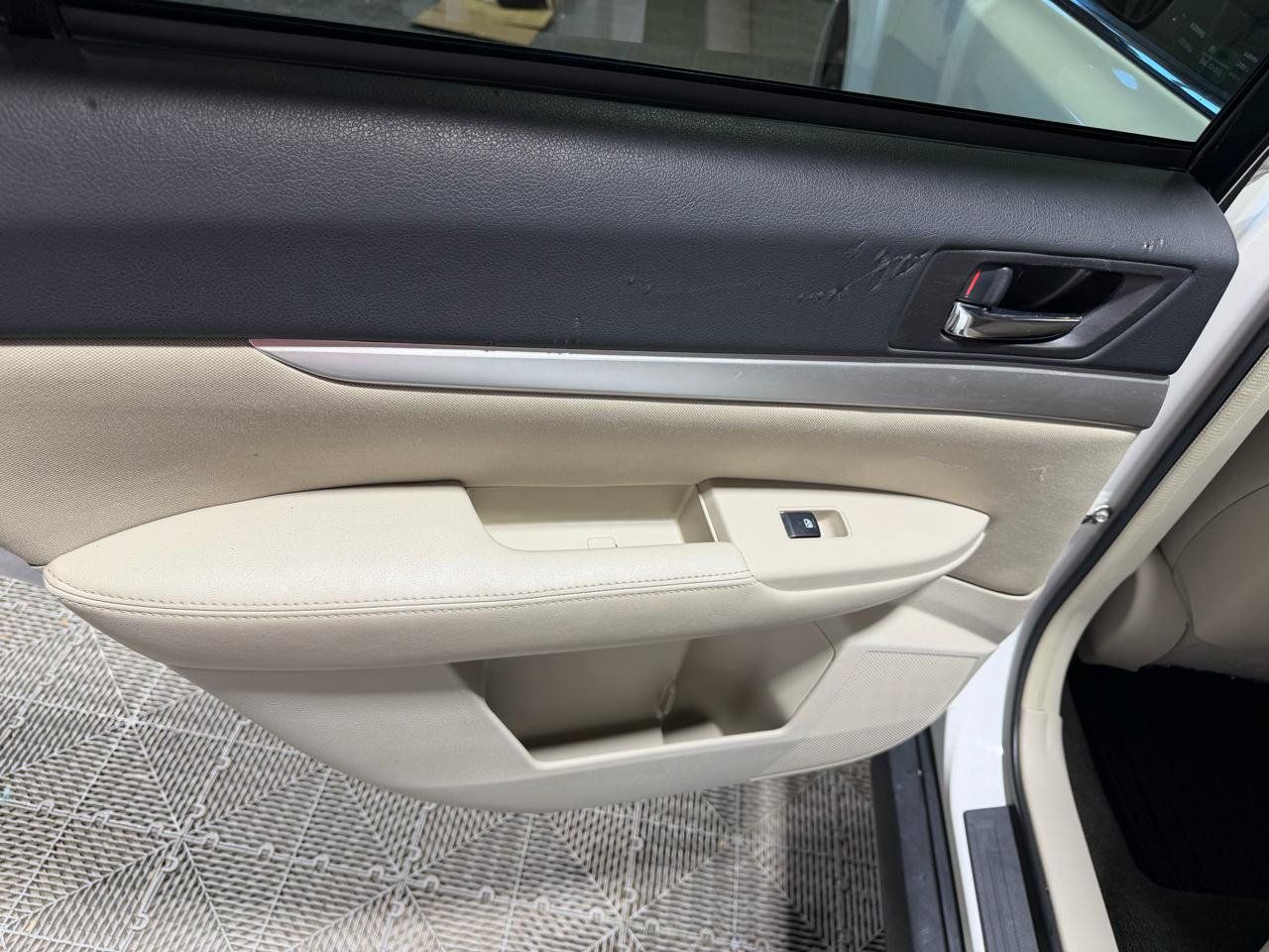 Used 2013 Subaru Outback 2.5i Premium w/ All-Weather Pkg AWD/4WD image 22
