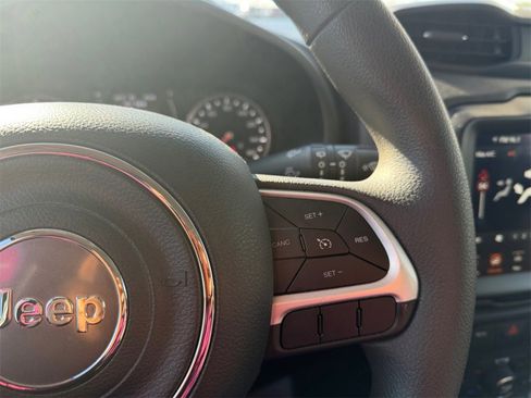 Used 2023 Jeep Renegade Latitude image 25