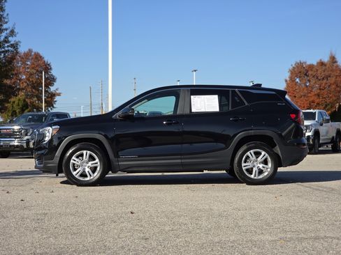 Used 2024 GMC Terrain SLE image 4