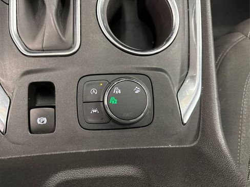 Used 2023 Chevrolet Traverse LT image 33