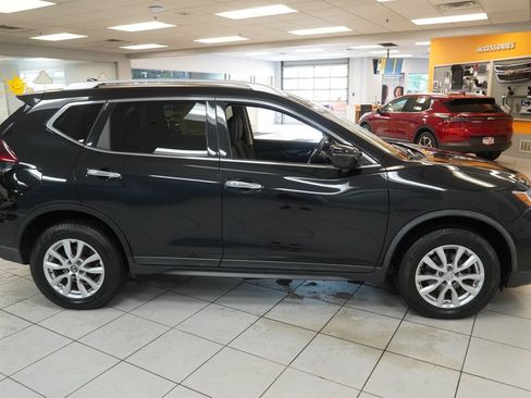 Used 2018 Nissan Rogue SV AWD/4WD image 13