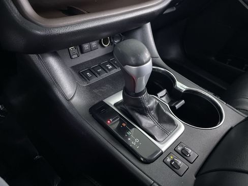 Used 2017 Toyota Highlander XLE image 19