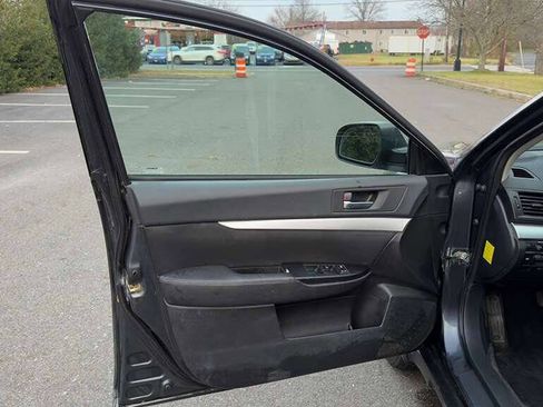 Used 2011 Subaru Outback 2.5i Premium w/ All-Weather Pkg image 22