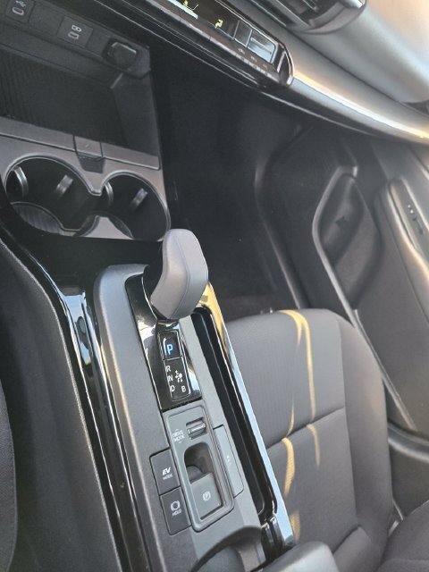Certified 2025 Toyota Prius LE FWD image 16
