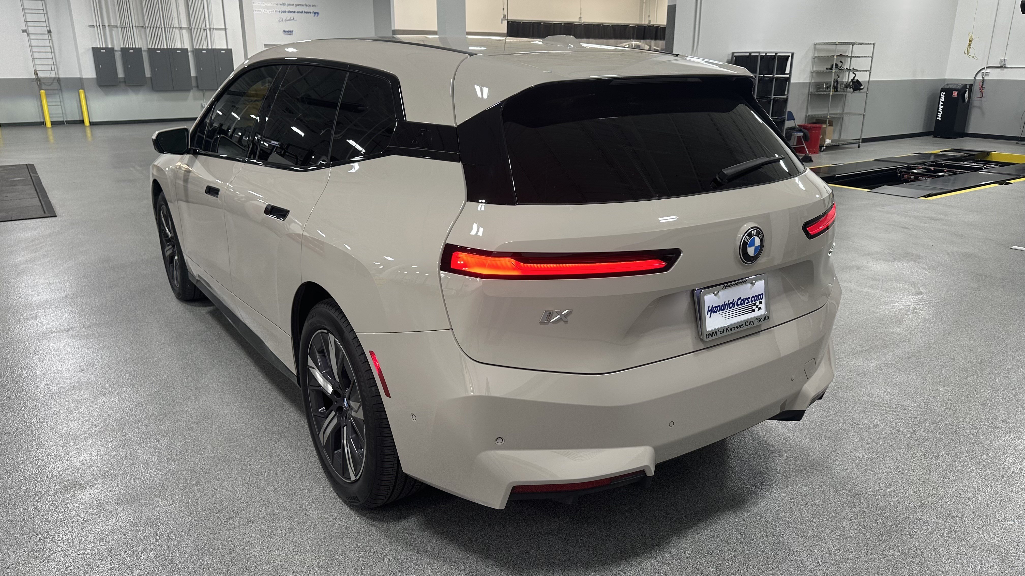 Certified 2026 BMW iX xDrive45 w/ Premium Package AWD/4WD image 8