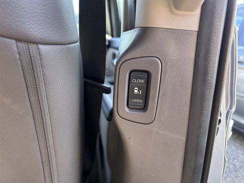 Used 2016 Honda Odyssey EX-L image 35