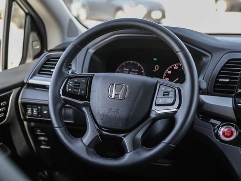 Used 2025 Honda Odyssey Touring image 15