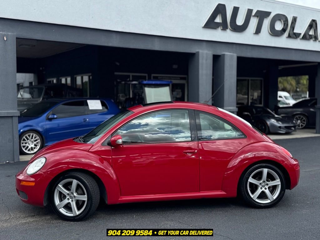 Used 2010 Volkswagen Beetle Coupe FWD image 4