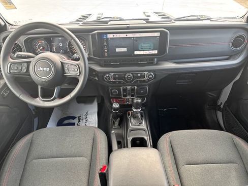 Used 2024 Jeep Wrangler Rubicon image 12