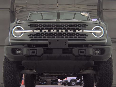 Used 2025 Ford Bronco Badlands image 2