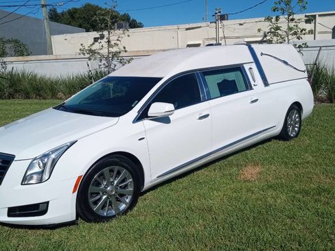 Used 2015 Cadillac XTS Hearse image 1