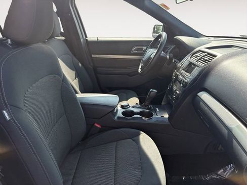 Used 2019 Ford Explorer XLT AWD/4WD image 14