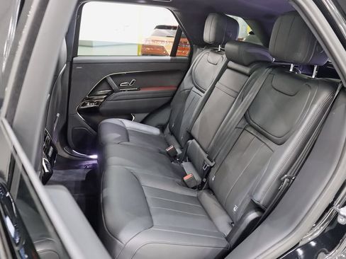 Used 2023 Land Rover Range Rover Sport SE AWD/4WD image 30