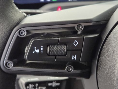 Used 2025 Porsche Taycan image 17