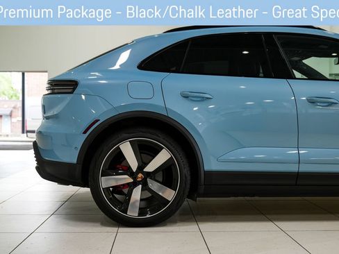 Used 2025 Porsche Macan 4S Electric AWD/4WD image 15