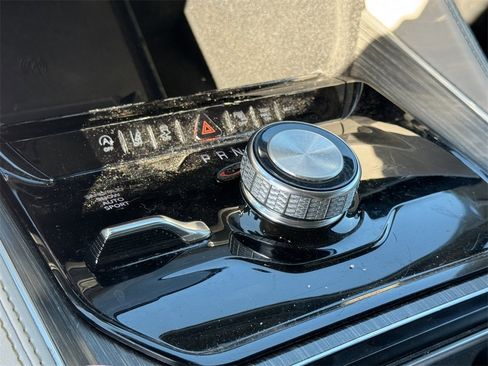 Certified 2024 Jeep Wagoneer L Series II w/ Flexible Seating Group image 24