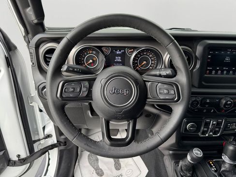 Used 2023 Jeep Gladiator Sport image 19