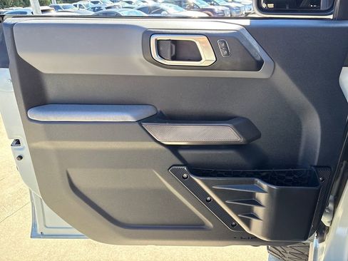 Used 2022 Ford Bronco Black Diamond image 16