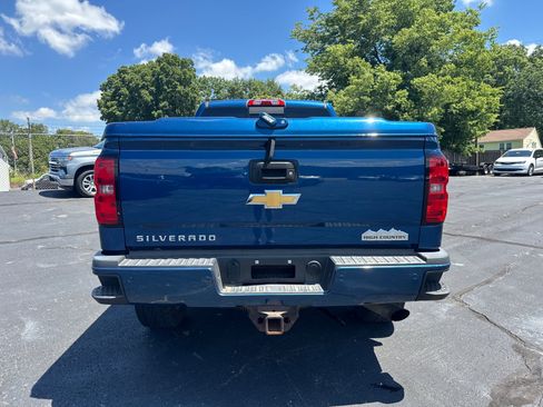 Used 2015 Chevrolet Silverado 2500 High Country w/ High Country Premium Package AWD/4WD image 4