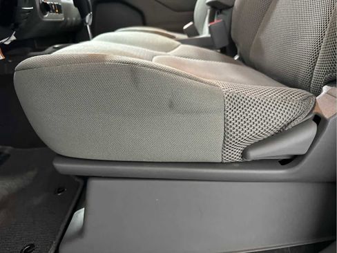 Used 2020 Nissan Frontier SV image 11