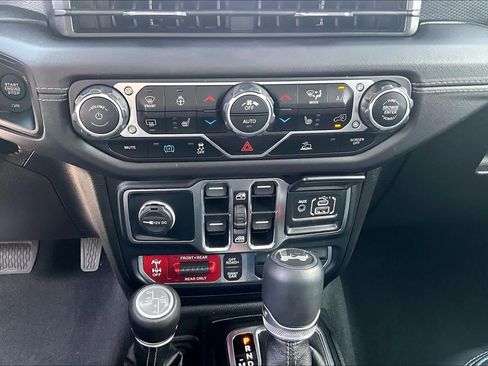 Used 2024 Jeep Wrangler Unlimited Rubicon 4xe w/ Convenience Group AWD/4WD image 33