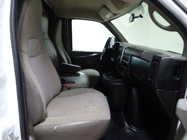 Used 2015 Chevrolet Express 3500 RWD image 24