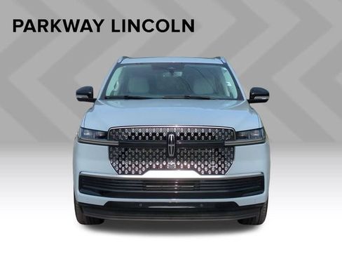 Used 2026 Lincoln Navigator L Reserve AWD/4WD image 8