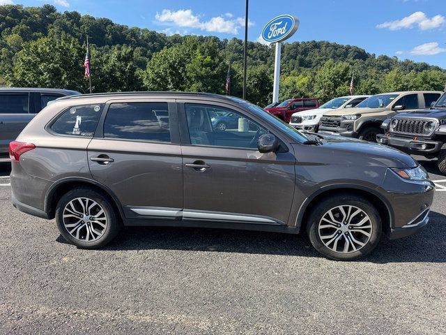 Used 2016 Mitsubishi Outlander SEL AWD/4WD image 6