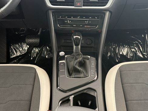 New 2026 Volkswagen Taos SE FWD image 20