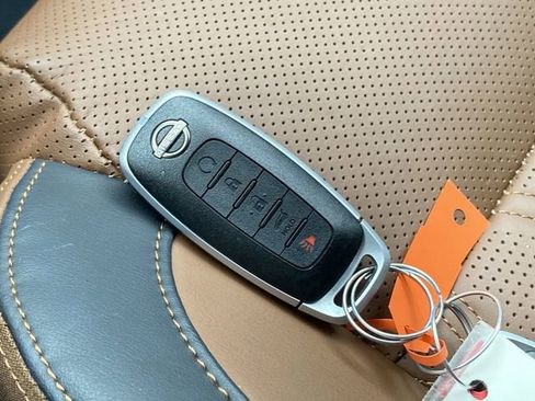 Used 2024 Nissan Rogue Platinum w/ Platinum Premium Package image 30