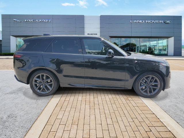 Used 2026 Land Rover Range Rover Sport Dynamic SE AWD/4WD image 3