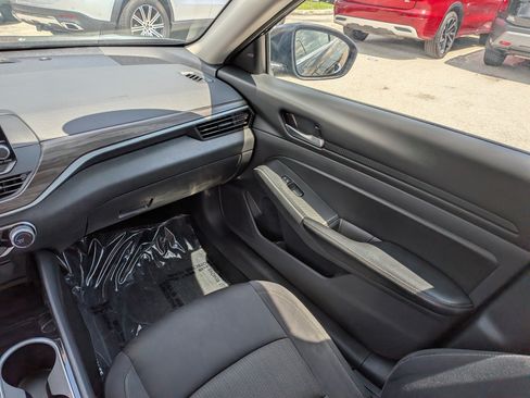 Used 2024 Nissan Altima 2.5 SV FWD image 18