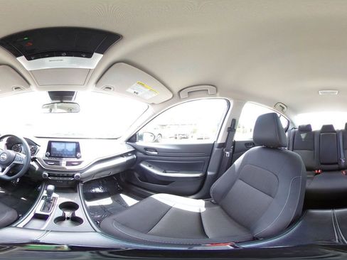 Used 2025 Nissan Altima 2.5 SV FWD image 43
